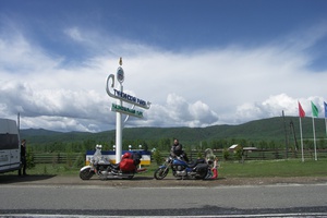 Мотоциклы на фоне стеллы Тукинского района